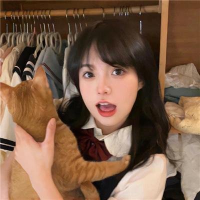 戴脚镣的女孩